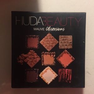 HUDA BEAUTY- Mauve Obsessions Mini Palette